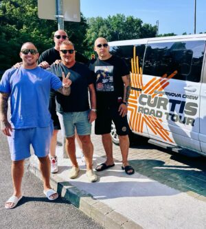Széki Attila Instagram - Elindultunk Stuttgartba a holnapi Német-Magyar meccsre 👑⚽️🇭🇺

HAJRÀ MAGYARORSZÁG!!!

@supernova_intertrans_official 
@ovadi_laci 
@szekerzo 
@l.hideg1977