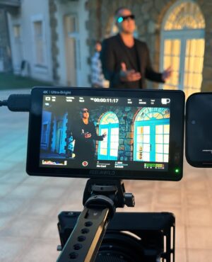 Széki Attila Instagram - Leforgattuk a legújabb videóklippemet a mai nap folyamán Lillafüreden a @hotelpalota.lillafured -ben. Július 25-én lesz a premier, remélem várjátok🙏🏽💜

CURTIS / KEGYELEM
07.25

@jimydirector 
@mayer_zoltan_hsc 
@marschalgreta