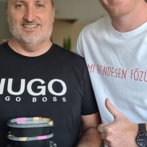 Széki Attila Instagram - We blame society, while we are society…

Évekig szorongtam így június derekán, vajon sikerül-e, vajon lesz-e egy nagyon halvány rés, amin át tudok csúszni és meglesz a “következő osztályba léphet” a bizonyítványom legalján 🙈🙈😁
Ha őszinte akarok lenni, legtöbbször a mi időnkbe még létező kerületi foci bajnokság repített a következő osztályig, hiszen évekig szállítottuk a legfényesebb érmet a sulinak, így a végén mindig megszántak ⚽️🔝🤞

Lassan tele lesz a Facebook kitűnő bizonyítványokkal, külön oklevelekkel és díjakkal, amihez már most előre gratulálok mindenkinek, ezért szeretnék még előtte szólni azokhoz, akiknek nem sikerült🔝

Szóval, ha nem sikerült jól a tanév és megbuktál, mi itt vagyunk és segítünk neked!
Tavaly már megcsináltuk, kilencből heten átmentek a pótvizsgán, úgyhogy most rajtad a sor!

Ha tényleg akarod, mi adjuk azt a pluszt, ami elég lesz!

Ha nehéz anyagi helyzetben vagytok és nem tudtok felkészítő tanárt fogadni, csak írjatok nekem és a Team Curtis jótékonysági csapata biztosítja majd a pénzt hozzá, megígérem 🤞
Ne félj segitséget kérni, ezek a legfontosabb éveid!

Nézétek ezeket a képeket, fel sem hívtam még mindenkit, de garantálom hogy ők mind mögöttetek állnak és segítenek, úgyhogy semmi gáz, csináljuk✔️

Attila Széki, Kabát Péter, Marics Peti, Brúnó Pető, Badalik Szabolcs, Vermes Krisztián, DJ PARAFA, Teletál Tibi, Béres Attila, Norbert Kerényi, Curtis, Papp Olivér, Szekér Zoltán, Széki Tibor, Koko, Újpest FC, Istvan Kovacs, Zoltán Szélesi, Várkonyi Attila Dominique, Ujvári Izabella, Kurai László Bank Ádám, Ádám Privigyei, Terasztető mester…❤️