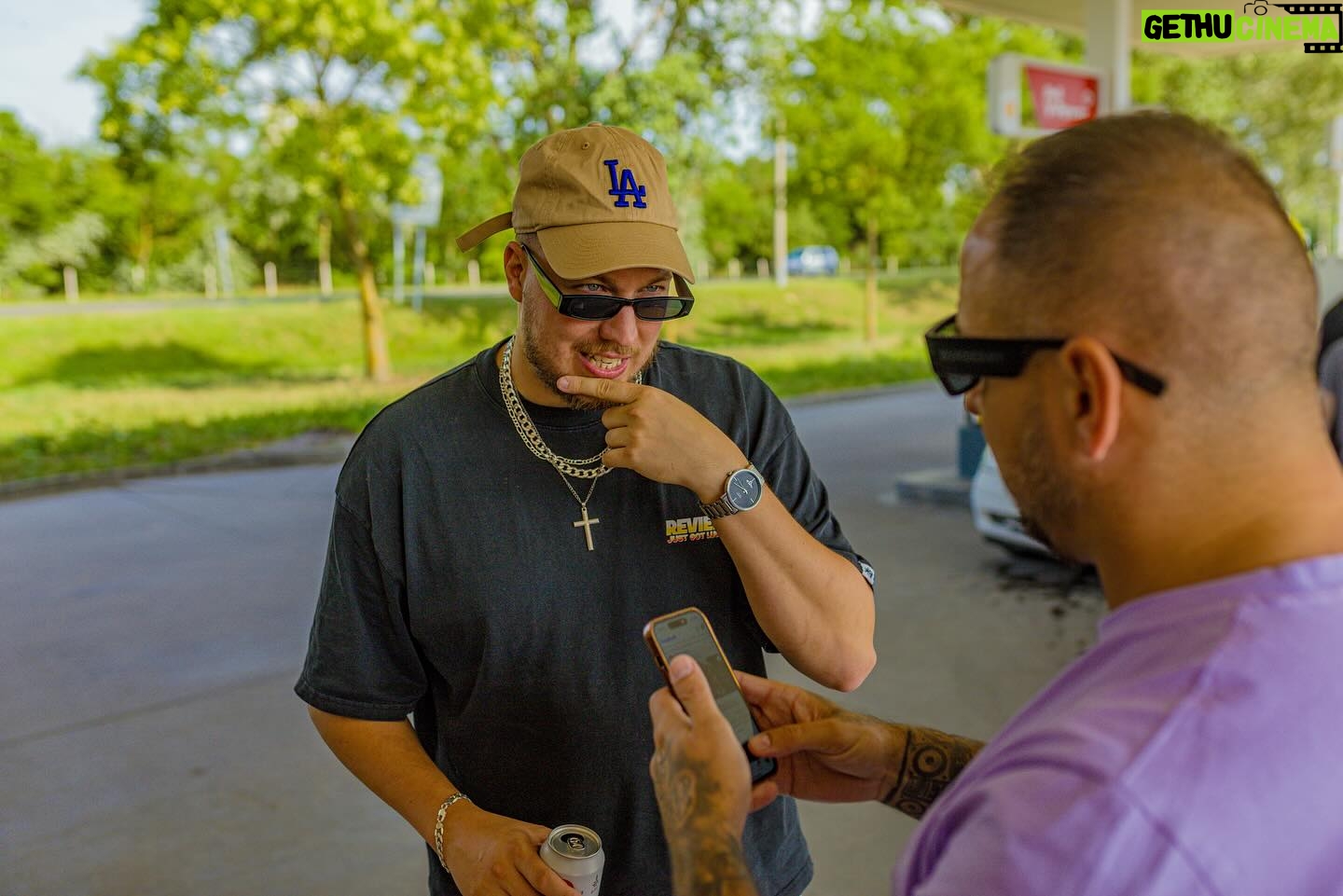 Széki Attila - 1.7K Likes - Lassan nálatok vagyunk OROSHÁZA @mizujsbabam
Gyertek és bulizzunk együtt 💜
Kezdès 19:30
Fotó @dominikuszphotography
#CURTIS #TEAMCURTIS
@supernova_intertrans_official
@denizstreetfashion
@grosbasket.hu