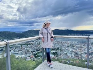 Szonja Oroszlán Instagram - Bergen 🇳🇴 #tourist #onthetop #fløyen #view #breathtaking #beautiful #travel