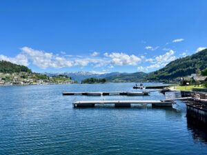 Szonja Oroszlán Instagram - Víz, víz, tiszta víz. 💧💦💙🇳🇴 Semmi filter csak napfèny, levegô ès vègtelen víz. #norway #water #fjords #fjordsofnorway #beautifuldestinations #outdoors #nature #ocean #sky #blue #freshair #tourist #travel #holiday