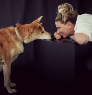 Szonja Oroszlán Instagram - Tündèrviràgszàlam 🤗🥰🐕🍯 #mydog #honey #love #lovemydog @annanovakphotovideo #dogmom