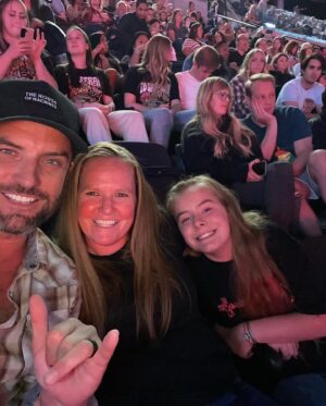 T.J. Lavin Instagram - Good times last night w @michaeldrichter and @thelavingirls ( Brooke and Aspen) we missed you @justice.lavin … Thanks for taking me Brooke love you! Eddie killed it and even brought out a very special guest! Loved it…