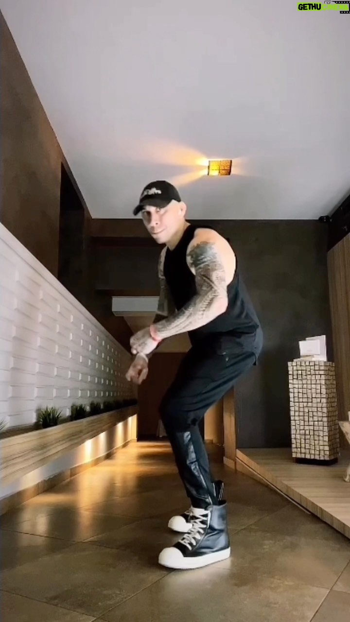 Taboo - 12.8K Likes - "Sometimes the flow in my movements is simplified and other times I may take a lot of different Turns to get 2 where I am going!! I will make sure to always be in control and Never spin out of control " this is how I would signify this freestyle piece for today !! I love rocking to the outro of my humps on my album monkey business , it's called "So Real " with my brother @keithharrisexperience on piano !!