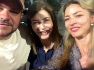Tabrett Bethell Instagram - A very special moment ..

My mum and brother  @bennjamin_jensen 

❤️ #TERMINUSPLAY #FAMILY