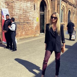 Tabrett Bethell Instagram - 💋 ASIYAM 💋

@asiyam.au was on 🔥 on the runway @ausfashionweek today ✨
So beautiful to bump into @wantedandwildboutique 
@silverfoxmgmt #AFW #australianfashionweek2024
Roxy has the best laugh 🥰

Oh and I never thought my legs would enter into maroon leather pants again- but it happened!!!
If you know you know xxx