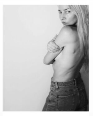 Tabrett Bethell Instagram - Serious in denim 👖 📸