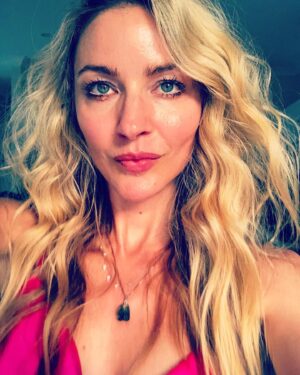 Tabrett Bethell Instagram - Waves 📸

You are the sky 
You are the ocean
You are the earth
You are the stars
You are the sun
You are everything 

Happy Monday 🥰