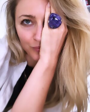 Tabrett Bethell Instagram - I am interested in how conscious you are 🖤

#charoite @thefamilyjewels.au