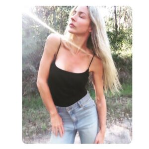 Tabrett Bethell Instagram - Nature and Sunbeams 🪴