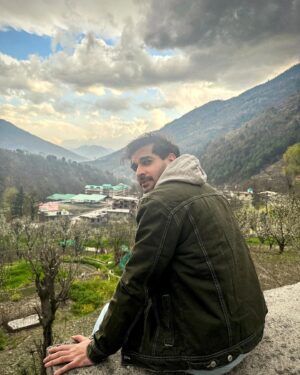 Tahir Raj Bhasin Instagram - places i’ve been, things i’ve seen. 
.
.
#shootlife #ontheroad #betweentakes #Ykka2 #manali