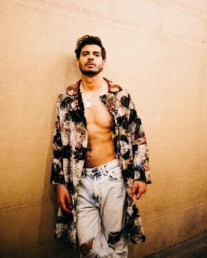 Tahir Raj Bhasin Instagram - effortless

Images : @bharat_rawail
Style : @pallakhshah
MuA : @namratagurbanihairandmakeup
Wardrobe : @yavi @inoxjewelryin
Video : @onegreymood
.
.
.
.
.
disclaimer // herbal cigarettes were used while shooting for these images. smoking kills.