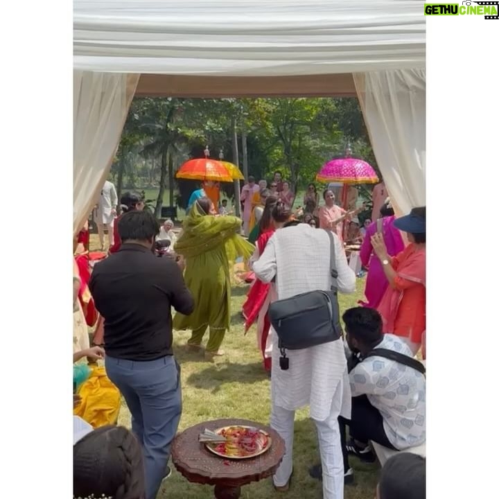 Tahir Raj Bhasin - 9.4K Likes - बारी बरसी खटन गया सी ✨
The Sangeet !
.
.
@contrastbyparth @stylisttsahilgulati @niddhii_jain
#TanMel #BhaiKiShaadi
#GreatIndianWeddings #Kerala