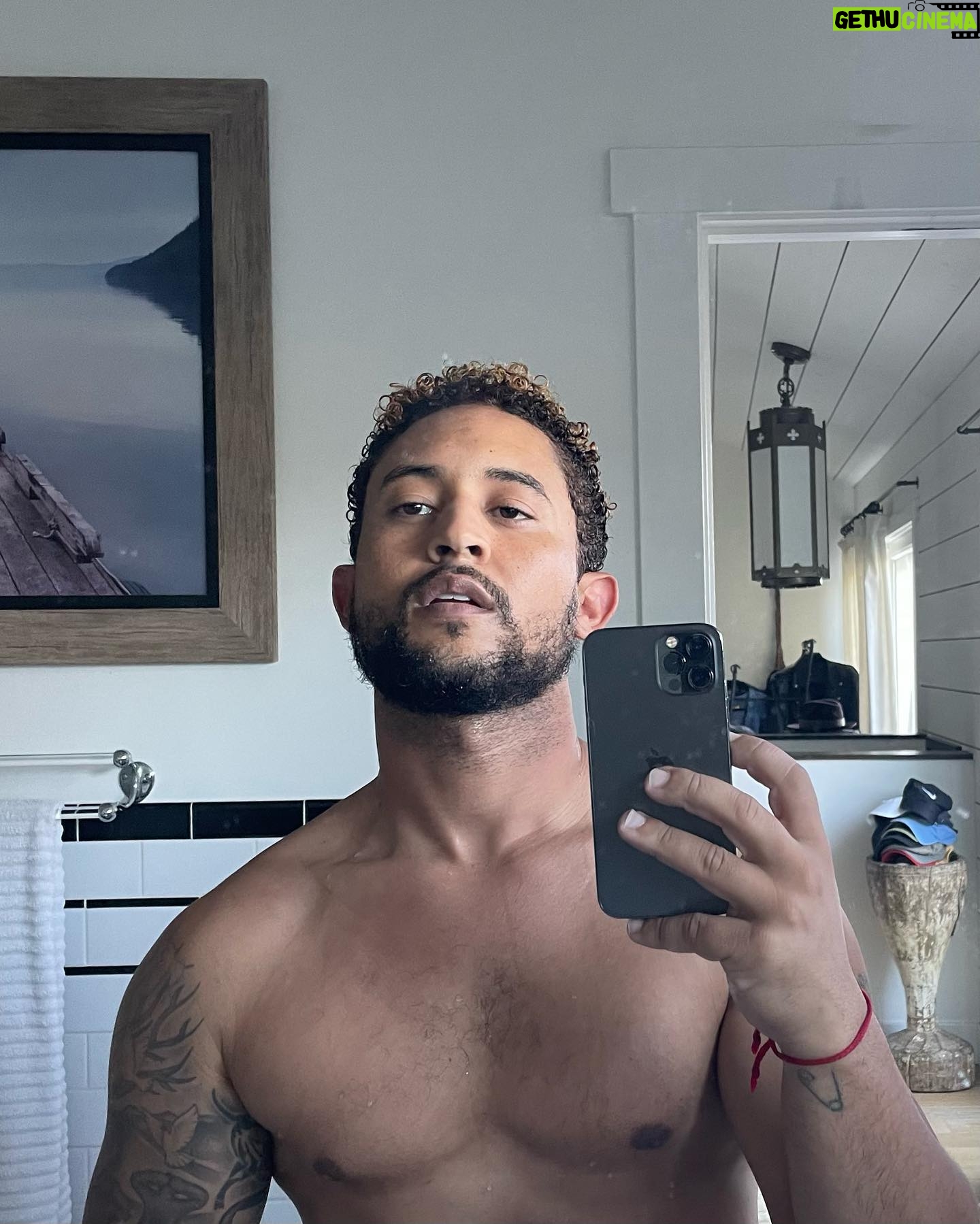 Tahj Mowry - 3 Likes - I'm stained yuh, but look at that boy maintain
🎨: @kauigoodwyn