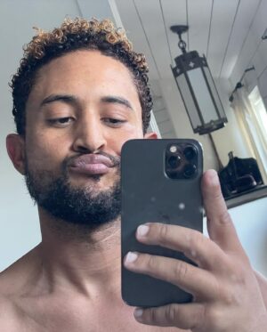 Tahj Mowry Instagram - I'm stained yuh, but look at that boy maintain

🎨: @kauigoodwyn
