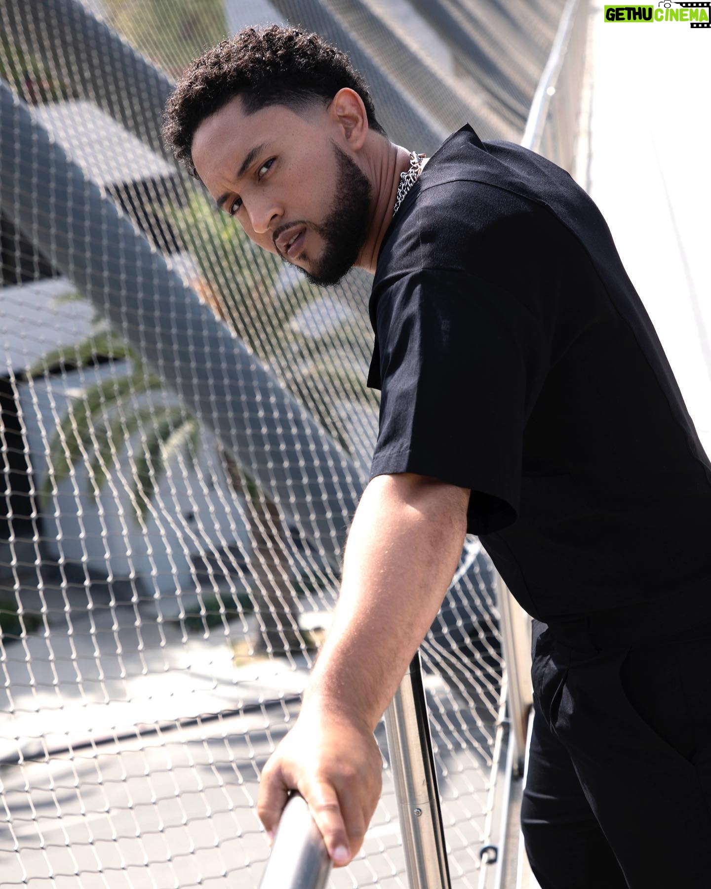 Tahj Mowry - 3 Likes - Always lookin’ fresh, got that green in my diet
@okmagazine
@foreman.dean