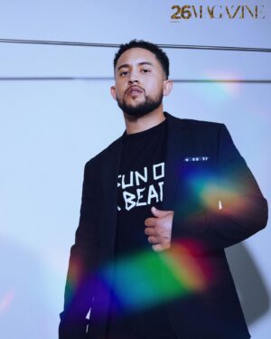 Tahj Mowry Instagram - @26magazine 🧘🏽‍♂️

“Today is all I have, so what can I do to be an example to the people around me today? What can I do to have more peace & more joy today, -let me go do those things! Just having that mindset of ‘hey, today is the only day I have, let me stay in the present, let me be present in these great experiences that I'm having right now & not stress about things of tomorrow or things that I can't control’. More life is here, more life is now”.

#linkinbio 🖤 
Editor In Chief   Photographer: @Corey.Guevarra Wardrobe: @mediaplaypr
Barber: @JamalTsuperstarbarber
Groomer: @annettechaisson_mua