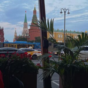 Taisiya Sheremet Instagram - Человеку, который открыл мне мир дренажа, миофасциального релиза и жизни без конских доз антибиотиков. 

Человеку, который не испугался меня отёкшую и тощую в 57 больнице. Человеку, который стал моими первыми долгими отношениями. 

Человеку, из-за которого я стала пускать собак на кровать. Человеку, который покупает мне Боржоми, и Киндер-буэно. 

Человеку, которого я люблю — тебе, Насть, просвещается

Спасибо за 9 месяцев ♥️