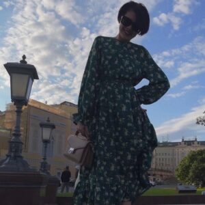 Taisiya Sheremet Instagram - Человеку, который открыл мне мир дренажа, миофасциального релиза и жизни без конских доз антибиотиков. 

Человеку, который не испугался меня отёкшую и тощую в 57 больнице. Человеку, который стал моими первыми долгими отношениями. 

Человеку, из-за которого я стала пускать собак на кровать. Человеку, который покупает мне Боржоми, и Киндер-буэно. 

Человеку, которого я люблю — тебе, Насть, просвещается

Спасибо за 9 месяцев ♥️