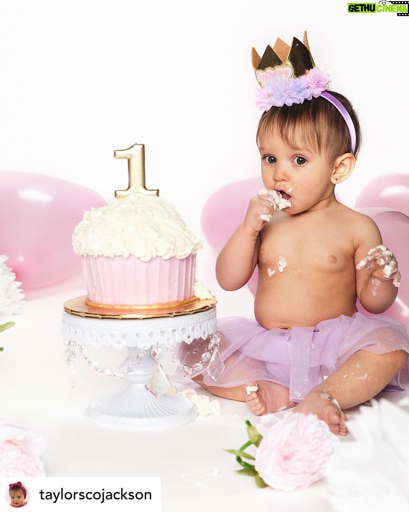 Taj Jackson - 4.6K Likes - Posted @withrepost • Taylor’s new Instagram account.
@taylorscojackson My very first birthday and my very first post. I was allowed to eat cake during this photo shoot but wasn’t a fan of all the sugar in it. My parents enjoyed it though. #TaylorAuroraTurns1 📸 by @tajjackson
Styling and set design: @thayanascojackson and @palomadejesus