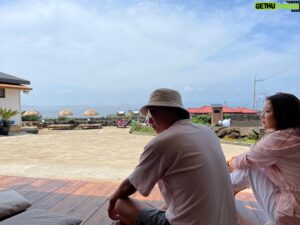 Tak Jae-hoon Instagram - #우도#우도주막tvn #첫손님을기다리며#우리이쁜주모님과#명상중