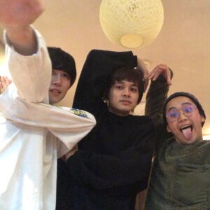 Takumi Kitamura Instagram - 星降る夜に
本日21:00よりスタート
そして
新曲、万々歳のMV解禁
盛り盛りマシマシ。
チェックだぜ。