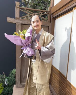 Takumi Kizu Instagram - どうする家康
結城秀康本日最後でした。

父上である【家康】松本潤さんの強い眼差しは、秀康を演じていて凄く期待に応えたくなり、胸が熱くなりました。

結城秀康を知る事、演じる事ができてとても幸せでした

どうする家康に出る事が決まったとき自分のおばあちゃんが
1番喜んでくれました。
これからも岐洲精進します
#どうする家康
#結城秀康