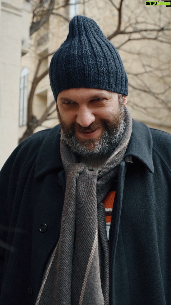 Taleh Yuzbayov - 19.9K Likes - Yaşayış yeri təyin olunmamış 6: Netflix
"Xanım, dilənçi deyiləm, mənə Netflix parolunuzu verin də!"