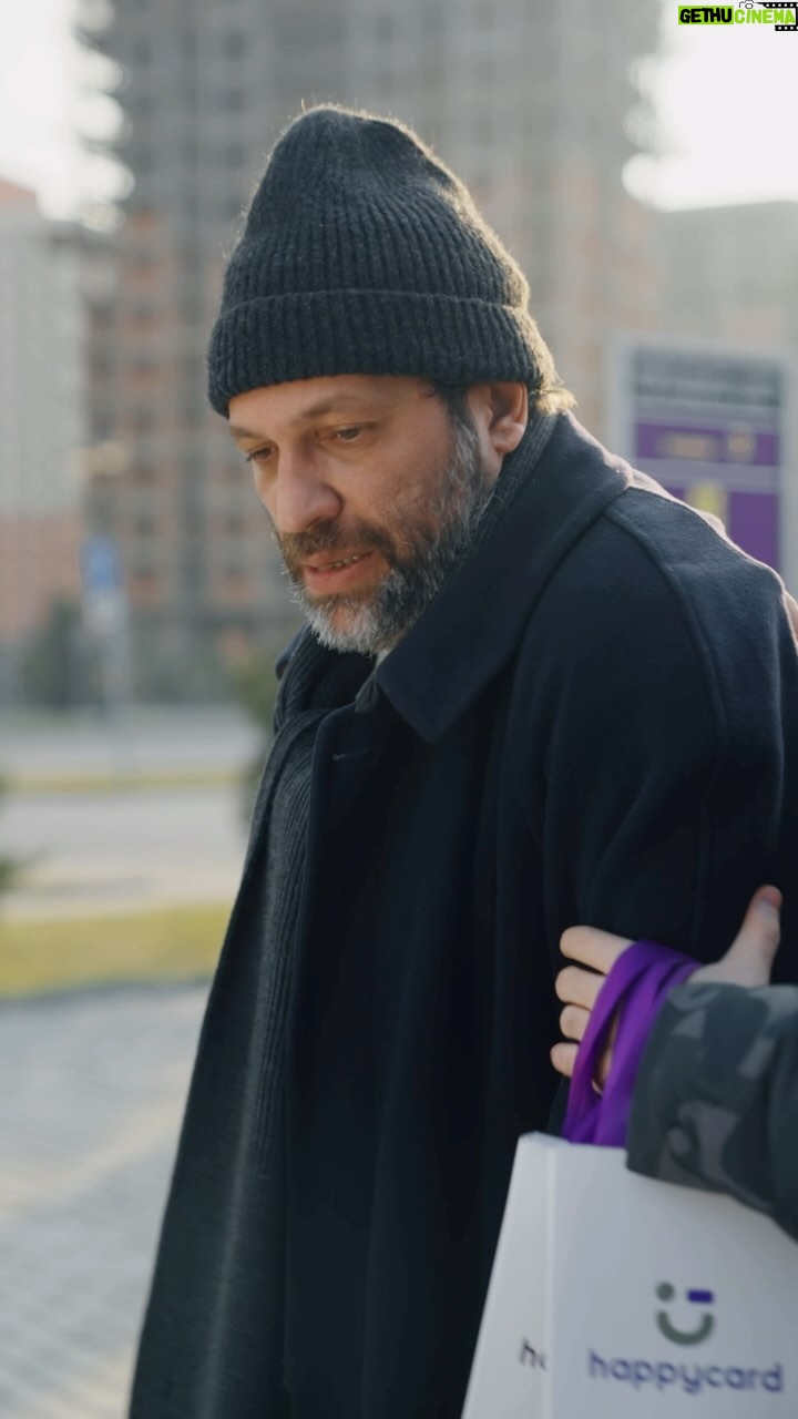 Taleh Yuzbayov - 19.2K Likes - Yaşayış yeri təyin olunmamış 7: Nahar
Seriyanın sponsoru: @happycard.az