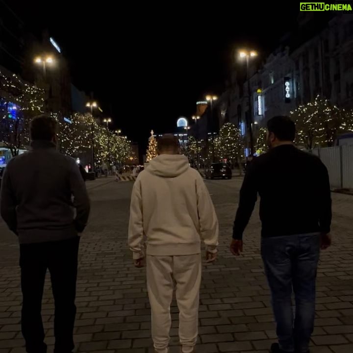 Taleh Yuzbayov - 9.4K Likes - Praqa. Daha canlı, daha ucuz və daha əyləncəli. Məncə bu şəhəri sevməmək mümkün deyil. Avropda son günümüz məhz bu şəhərdə oldu və dadı damağımda qaldı. @aviasales.az -ın təqdim etdiyi biletlərlə geri döndük! Növbəti səfərlərədək!