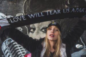 Tamara Aleksić Instagram - #lovewilltearusapart 🖤🤍 
@romantizam_trash
@elpistolero__