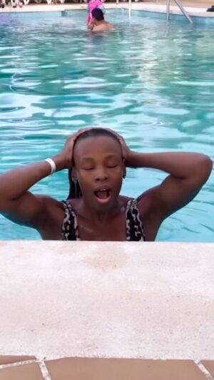Tamberla Perry Instagram - AND DID!! It's the slow swell for mee!! 

Never forget!!! 😂 
Tag and share!!!!

#naturalhair #blackwoman #curls #vacationhair #funny #jokes #ilovemyhair #reelsinstagram #tbt #throwbackthursday #blackgirl #blackhairismagic blackgirlmagic #comedy #actor @