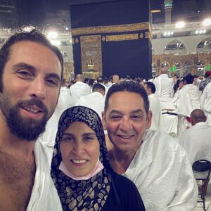 Tamer Hashem Instagram - اللهم لك الحمد حمدًا لا ينبغي إلا لك لا إله إلا أنت أنا المهموم الذي فرجت فلك الحمد و الحمد لله في حزني و في سعدي و الحمد الله على جميع نعمك يا الله 🤍🙏
