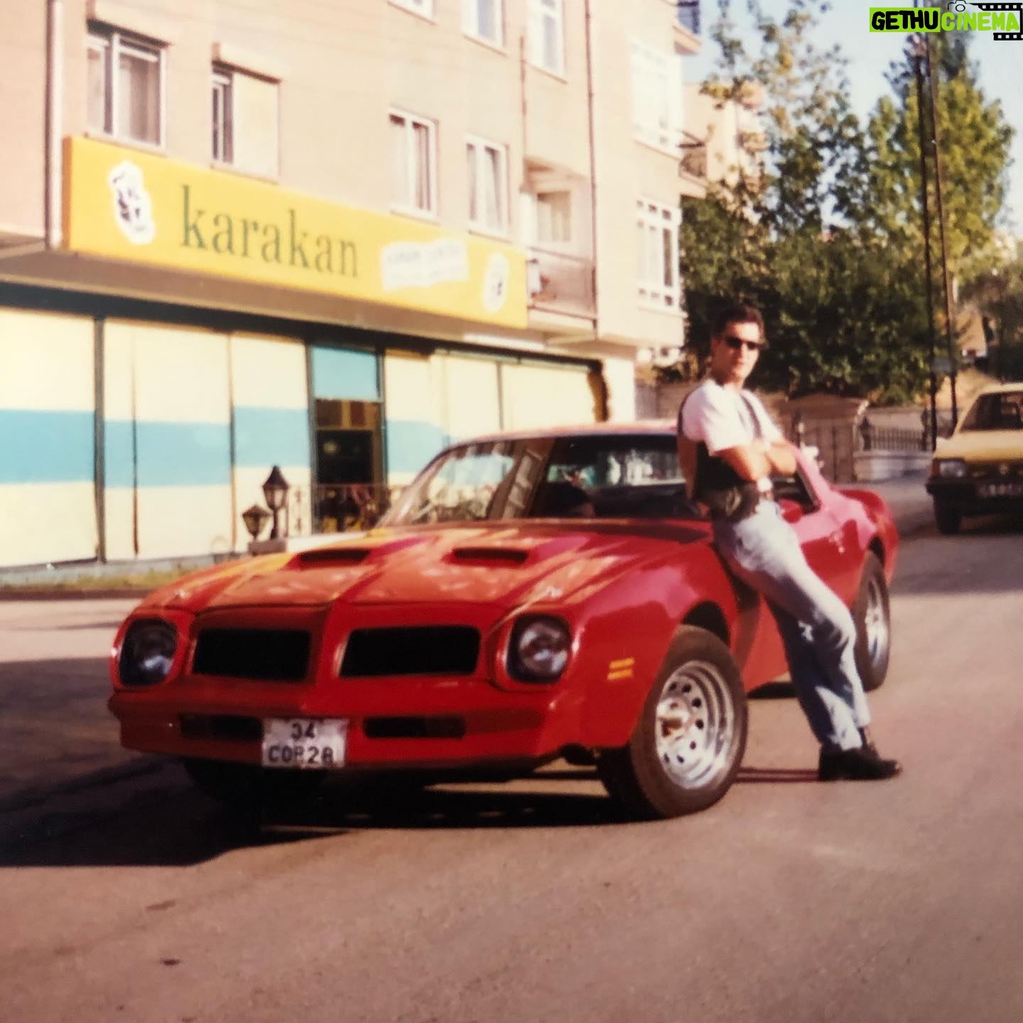 Tamer Karadağlı - 27.7K Likes - 1996 yılındaki arabam. 1976 model Pontiac TransAm. V8 300 bg.. Şimdiki arabalarla alakası yok. Kullanmak maharet isterdi.Çok keyif alarak kullanmıştım..