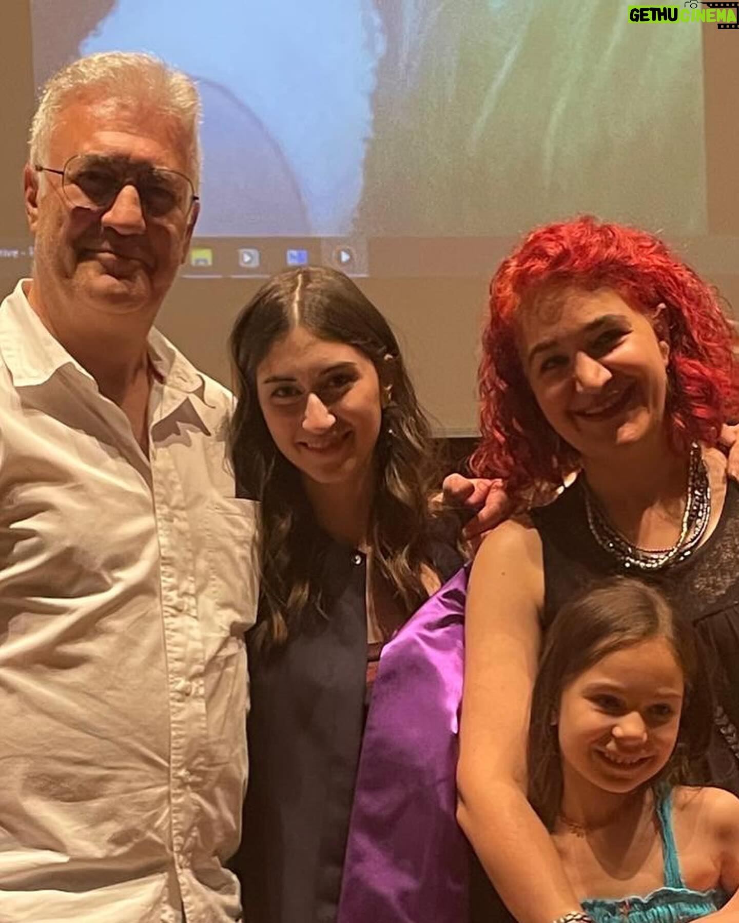 Tamer Karadağlı - 20.2K Likes - Canım kızım dün Lise’den mezun oldu. Şimdi hayat yolculuğuna başlıyor. Şansın, bahtın hep açık olsun Zeynom. Seninle gurur duyuyorum güzel kızım.. @zeyno.karadagli