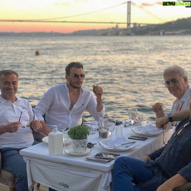 Tamer Karadağlı - 27.6K Likes - Dostlarla birlikte.. @emreozalsaglam @hamzaaskinkaya @halukozencofficial