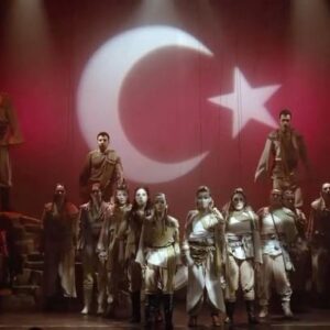 Tamer Karadağlı Instagram - 30 Ağustos Zafer Bayramımız kutlu olsun. @devlettiyatrolari @tckulturturizm