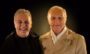 Tamer Karadağlı Instagram - Karizma ne demekmiş @edizhunkaktusbahcesi görünce anladım. Yaşayan efsane. Onunla aynı yapımda Baba-Oğul oynayacağım için hem çok mutlu hem de çok gururluyum..💪✌️ @edizhunkaktusbahcesi @limon_film @savascifox @aabircan @rejimantasyon @eraykocakashba