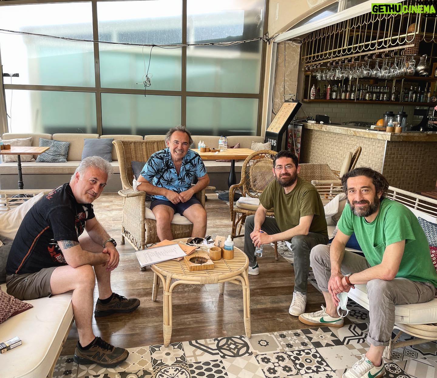 Tamer Karadağlı - 26.1K Likes - Marmaris’te çekimlere başlarken Engin Günaydın,Yağmur ve Durul Taylan’la sohbet ederken.. @engingunaydn