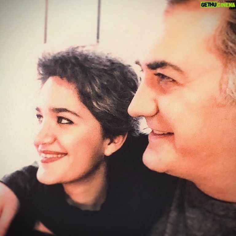 Tamer Karadağlı - 22.3K Likes - Kız kardeşim Özgecan ve ben.. İkimizin de saçlarında kırlar var😂