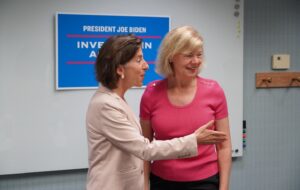 Tammy Baldwin Instagram - In Wisconsin, we make things. And with today’s announcement, we can add key components for high speed broadband to that list! I'm proud that my Buy America requirements helped bring these 200 manufacturing jobs to Wisconsin — all to get every Wisconsinite high speed internet!