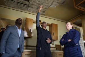 Tammy Baldwin Instagram - I’m in Milwaukee today touring a foreclosed property that will be rehabilitated and prioritized for sale to a first-time home buyer. This is what it looks like to invest in affordable housing in Wisconsin & give first-time home buyers the support they need to build their future!