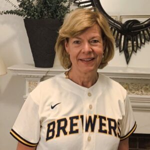 Tammy Baldwin Instagram - The Brew Crew is back! Happy Opening Day for all those celebrating and I’m wishing our Milwaukee @brewers good luck this season! ⚾#PlayBall #ThisIsMyCrew
