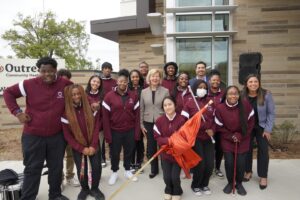 Tammy Baldwin Instagram - Whether it be helping open a new health care center or meeting with a very talented marching band, there is nothing better than a day on the road in Wisconsin!