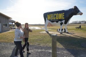 Tammy Baldwin Instagram - While on the road, I just had to stop at 
@mariekegouda in Thorp to get some delicious #MadeinWI cheese!🧀

Thanks to my Dairy Business Innovation Initiative, dairy businesses like Marieke can access the resources they need to innovate & keep their businesses moo-ving forward!