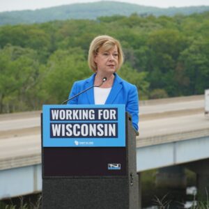 Tammy Baldwin Instagram - This is what our Bipartisan Infrastructure Law is all about. We’re rebuilding the 60-year-old bridges over the Wisconsin River in Columbia County, keeping families safe, ensuring goods make it on shelves & tourists make it to their destinations on time, & investing in our future.