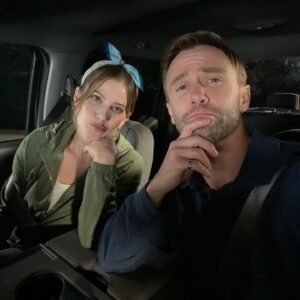 Tammy Gillis Instagram - I never know where to look 🤣@mrmorgandavidjones, however, finds the lens everytime. #thetrueprofessional 📸
.
#10daystogo till the #premiere of #RiverfrontRomance - Saturday Oct 2, 2021 on @schearthome 🛶💕
