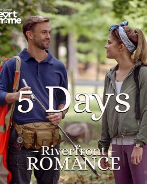 Tammy Gillis Instagram - Happy Monday! 😍
⠀⠀
#5daystogo till the #premiere of #RiverfrontRomance 🛶💕 @schearthome @superchanneltv
⠀⠀
#isthatafannypack #swipetosee #bts