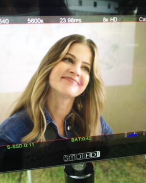Tammy Gillis Instagram - My face when I see the TAD bringing me snacks 😍
.
#11daystogo till the #premiere of #RiverfrontRomance - Saturday, Oct 2, 2021 on @schearthome 🛶💕
.
#moviepremiere #actresslife #filmactor #filmnation #womeninfilm #femalefilmmaker #romcom #TammyGillis #Canadianactress #canadianproducer #siren #vanhelsing #fandom #smile #girl #hallmarkies #bringmeallthesnacks #whatareyousnackingon